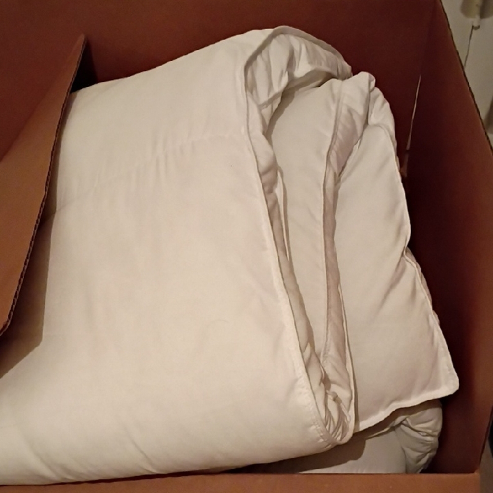Elegant White Bedding Comforter